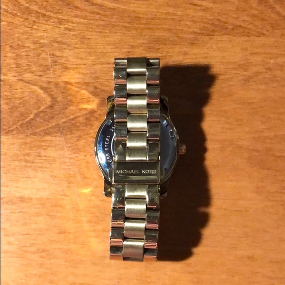 Michael Kors Pink Faced Watch - Picture 2 of 2